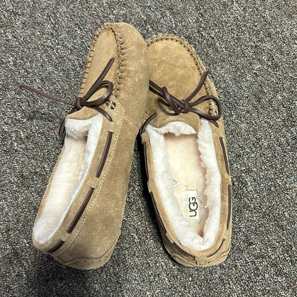 UGGS moccasins - Picture 1 of 4